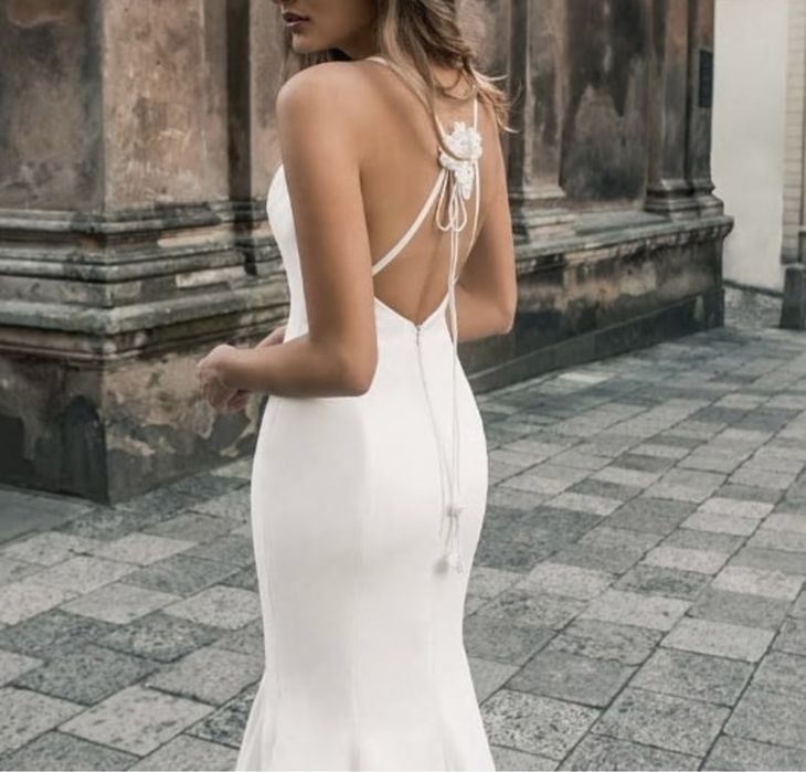 Весільна сукня з накидкою