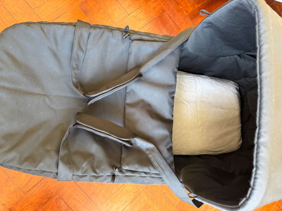 Alcofa Britax Römer com colchão extra em bambu e proteção de chuva – Excelente estado