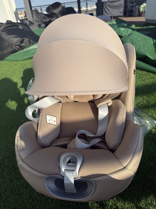 Автокрісло Sirona Ti від Cybex з капішоном
