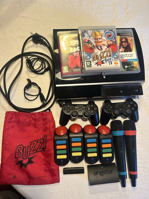 PlayStation 3 + 2 Comandos + 4 Buzzers + 2 Microfones SingStar + Jogos — Excelente Estado