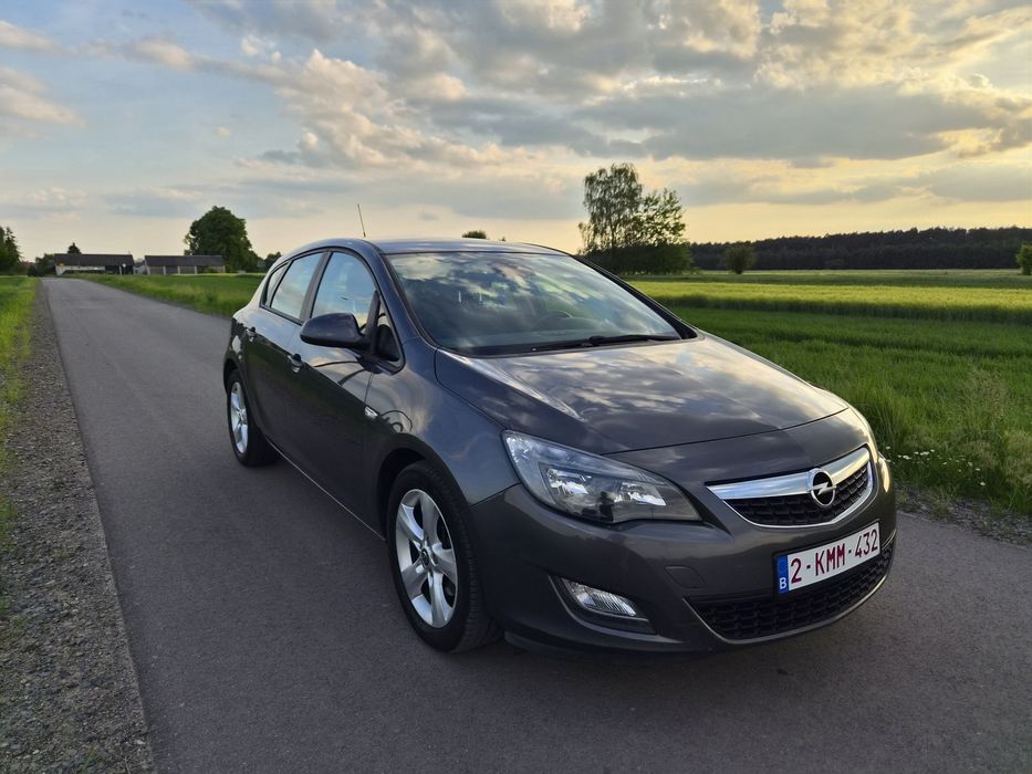 Opel_Astra_2011r_1.7_CDTI_6bieg_Kilma _niski_przebieg !