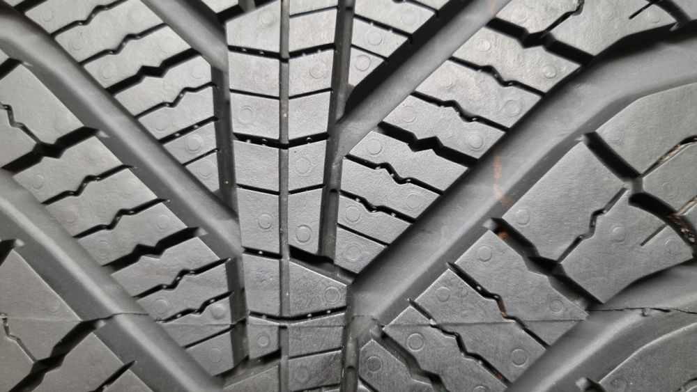Opony całoroczne 225/60 R17 99H SUV Kumho Solus 4S HA31  4SEASONS