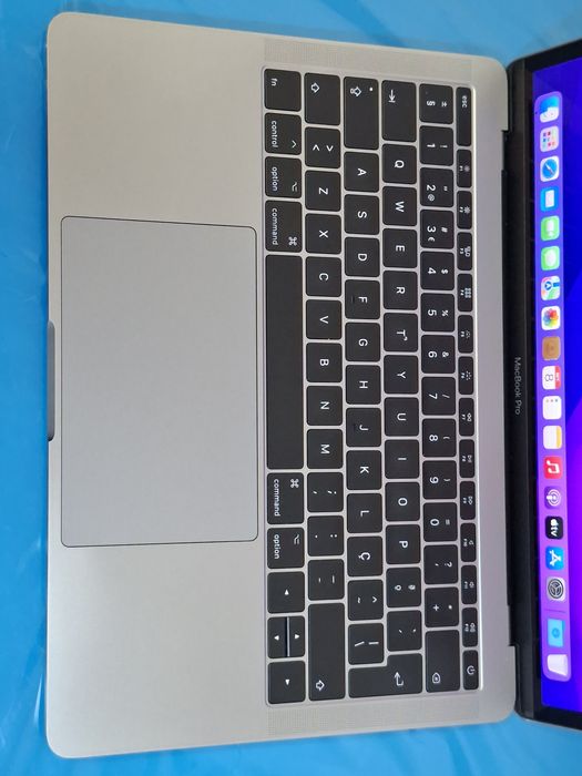 MacBook Pro Ecrã Retina 13,3" | Intel Core i5 | 8 Gigas de Memória RAM | Disco SSD PCIe | Gráfica Iris Plus Graphics 1536 MB | Mac OS Monterey | NOVO