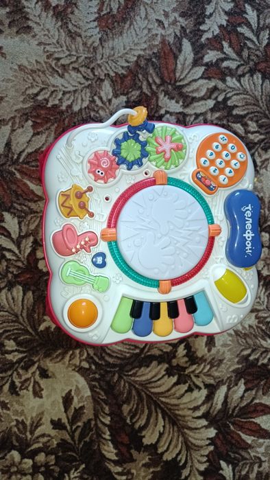 Дитячий розвиваючий ігровий столик