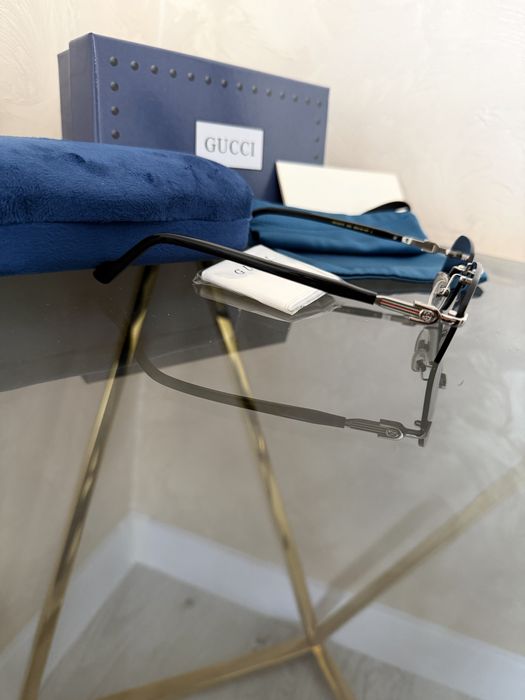 Стильні жіночі окуляри