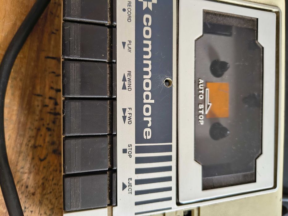 Commodore odtwarzacz i kartridż z lat 90