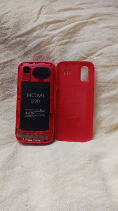 Телефон Nomi i220