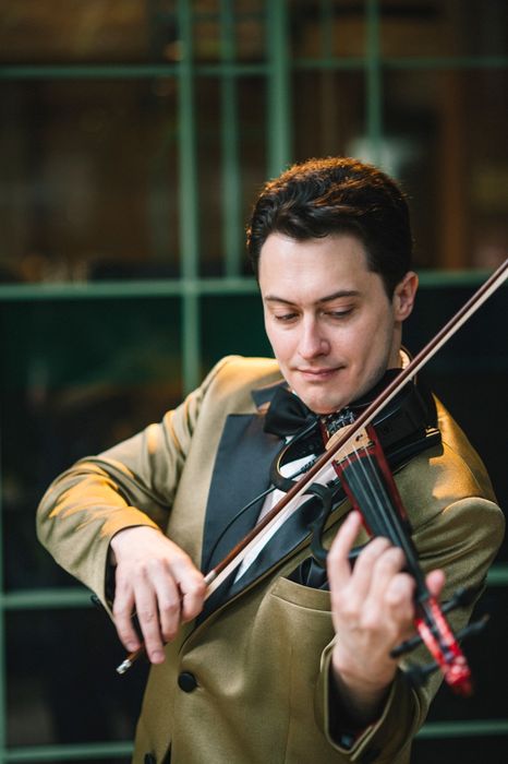 Музикант Київ • Скрипаль • Жива музика на свято, весілля, ювілей.