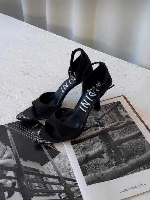 Босоніжки жіночі