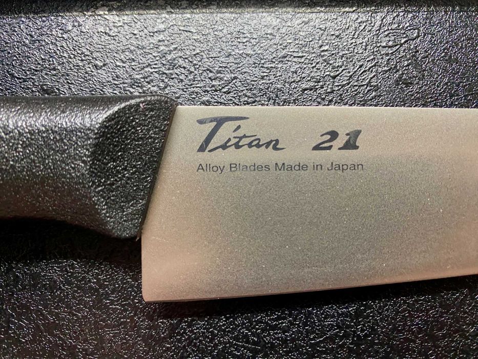 Японський кухонний ніж FOREVER, клинок з титану. 160мм, Вага 62г