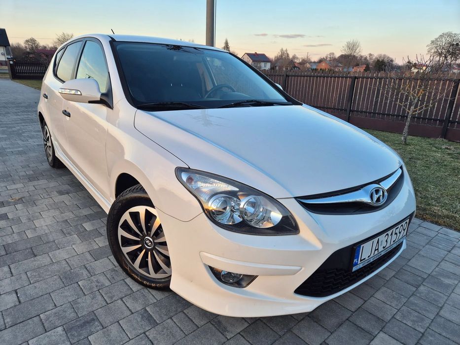 Hyundai I30 1.4 Benzyna 109KM*Klimatyzacja*Grzane fotele*Niski przebieg*Zadbany