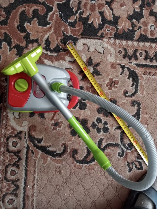 Пилосос детский на батарейках. Состояние рабочее.