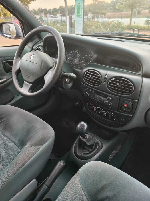 Renault Megane I 1.4 Aljubarrota • OLX.pt