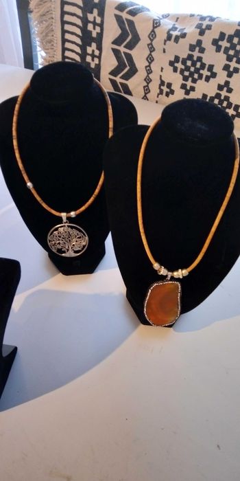 Bustos de exposição para colares