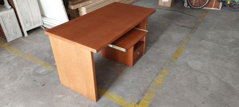 Secretária madeira com gaveta para teclado