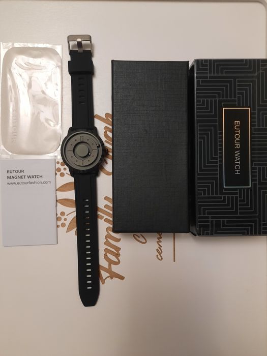 Магнітний годинник EUTOUR