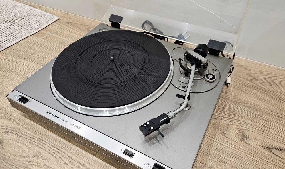 Gramofon Hitachi HT-324