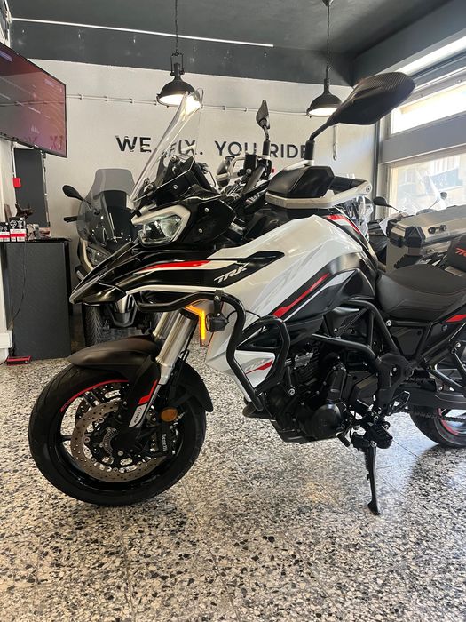 Benelli TRK 702 de 2023 em Óptimo estado Malas Crash Bars Faróis Auxiliares