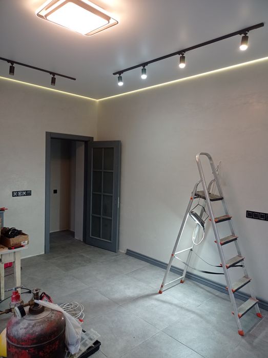 Виконуємо  електромонтажні роботи.