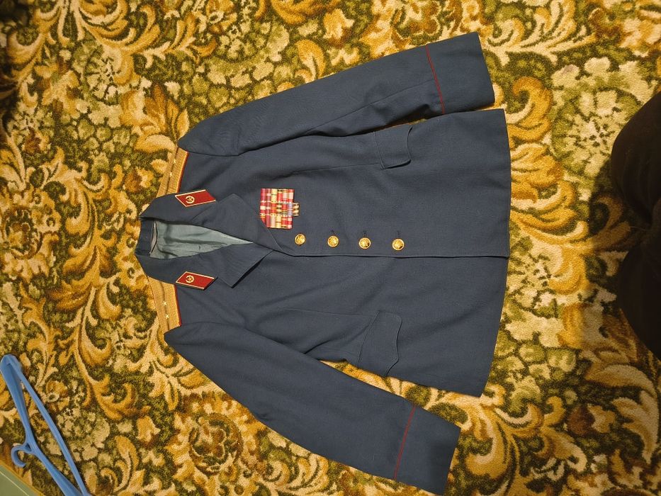 Китель с планочками.