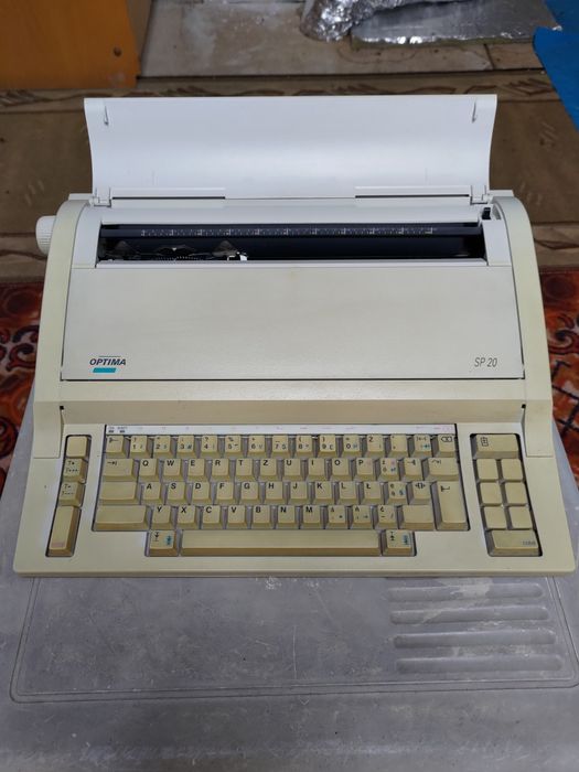 Maszyna do pisania elektryczna Optima SP 20 – sprawna, klasyk biurowy