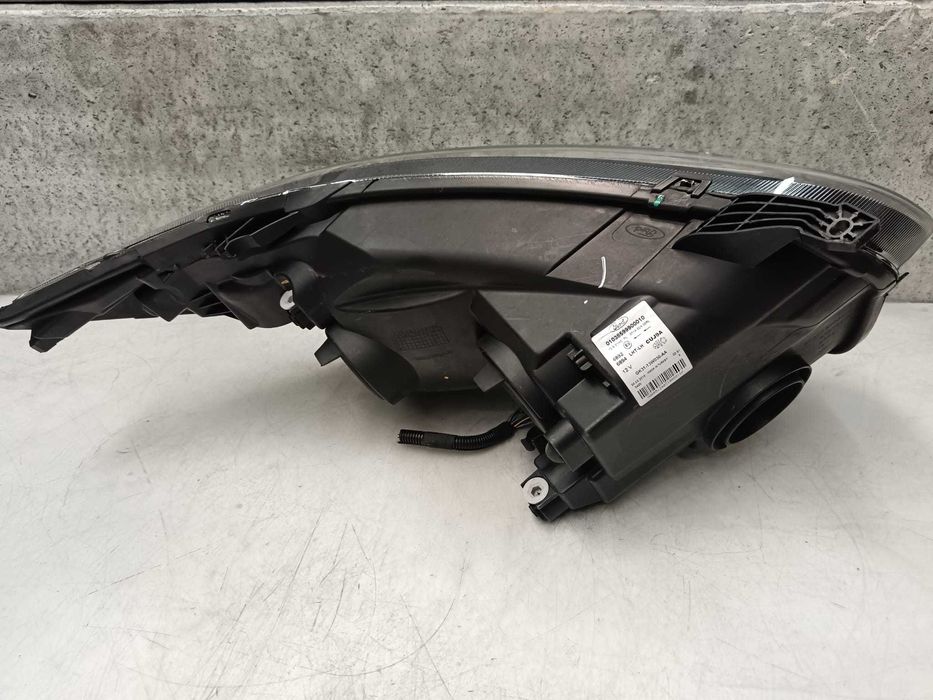 Ótica frontal esquerda Ford Transit (2018)