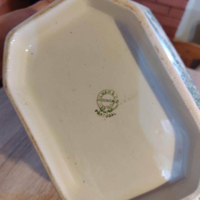 Loiça de Sacavém em bom estado - serviço incompleto