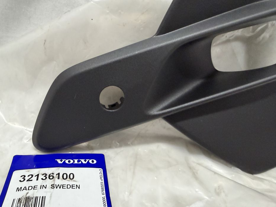 Kratka Halogenu Prawy Przód VOLVO XC40 23r.- EX40 25r.-NOWA CZARNY MAT