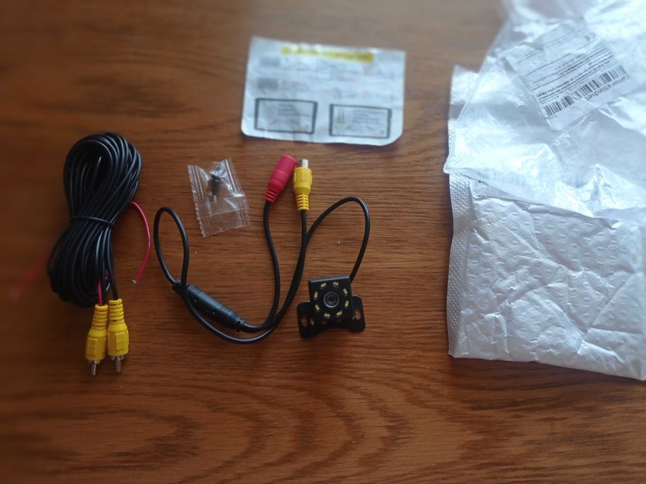 Nowa kamera cofania z podświetleniem LED i 6.5 m przewodów łączących