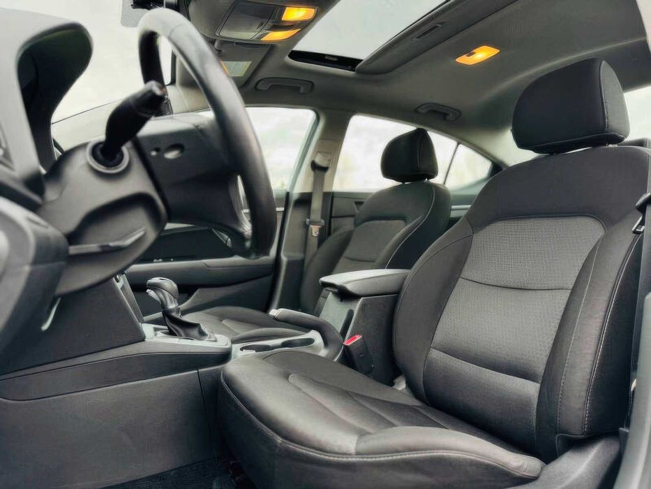 Hyundai Elantra Limited      2017