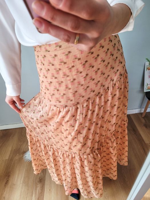 Beżowa elegancka długa spódnica we wzory z falbanami premium Sofię Sch