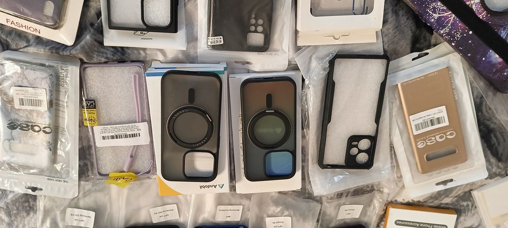 Etui na telefony i czytnik Kindle