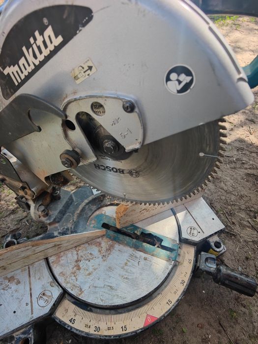 Продам торцювальну пилу makita