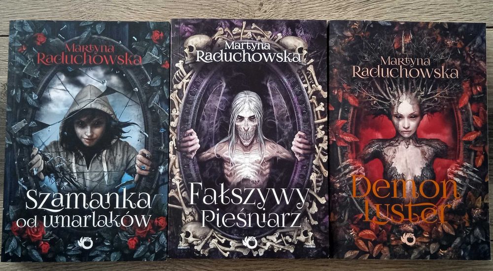 Trylogia "Szamanka od umarlaków" M. Raduchowska