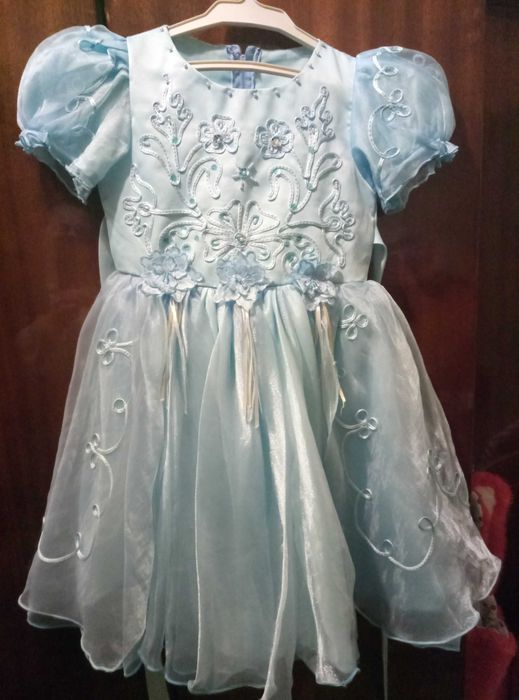 Платье нарядное 5-6 лет