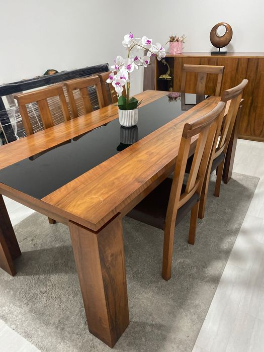 Mesa de jantar aparador e espelho