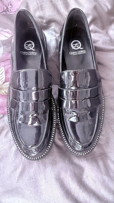 Buty damskie czarne lakierowane