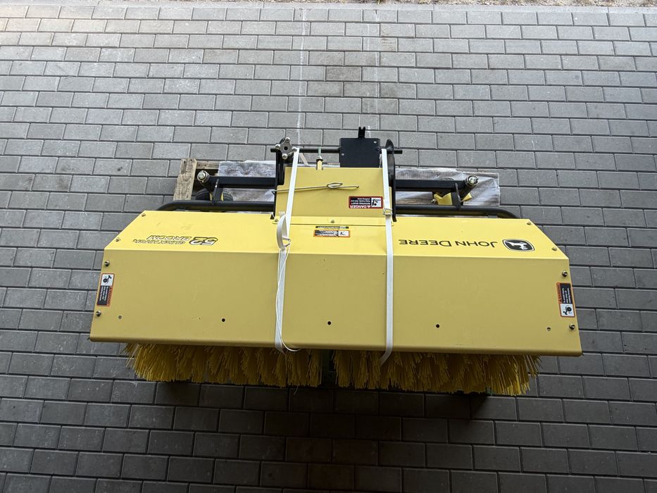 Szczotka zamiatająca John Deere 52” Quick Hitch – NOWA, nieużywana