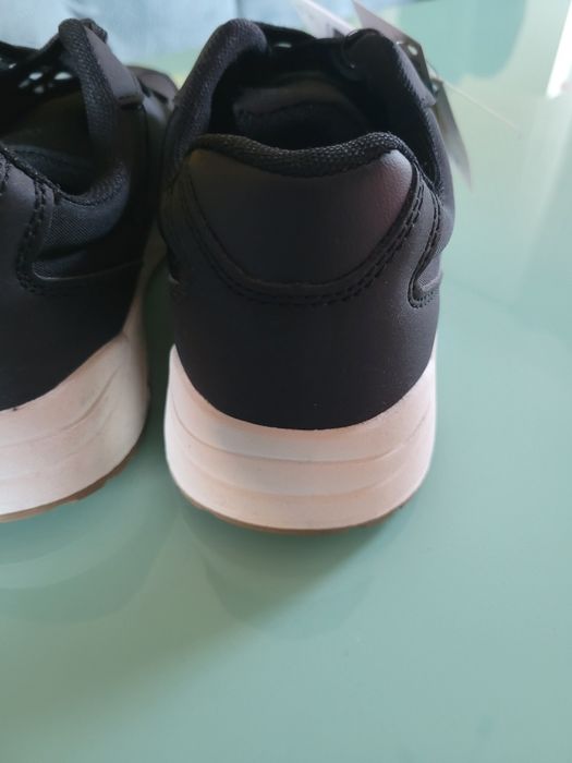 Nowe buty sportowe adidasy