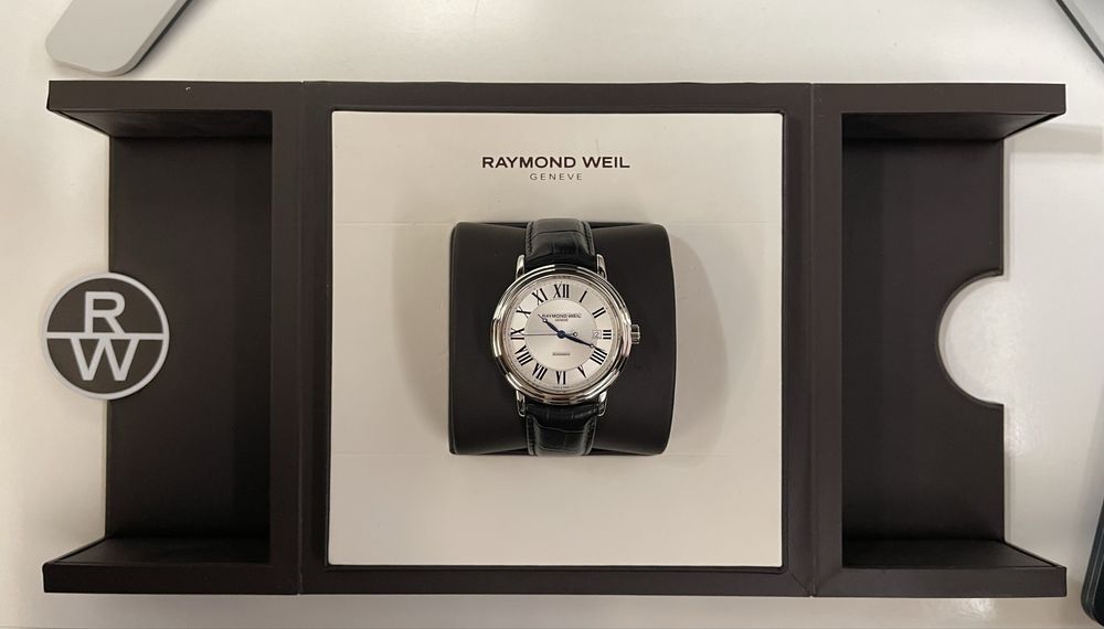 Новий годинник Raymond Weil