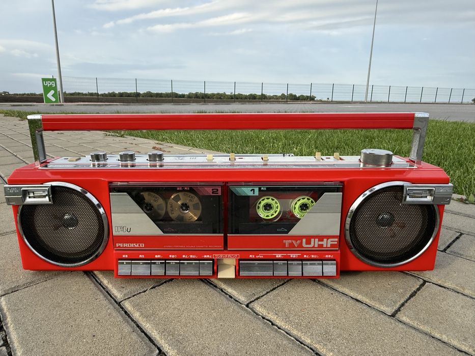 Продам  магнитолу HITACHI W4U