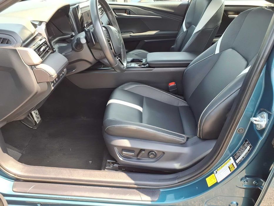 Toyota Camry      2025
