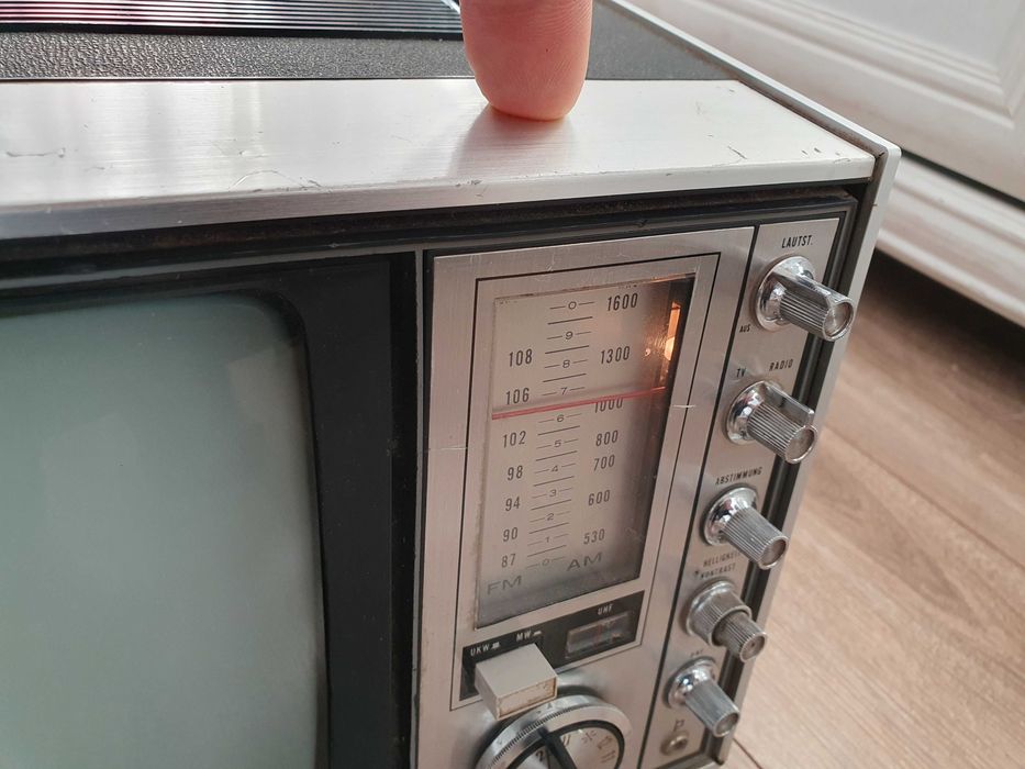 Stary zabytkowy telewizor z radiem National TR-339 EU (Panasonic)