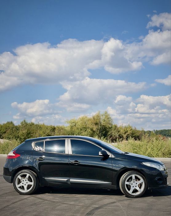 Renault Megane III 2011  | 1.6 бензин | 211 тис.км |