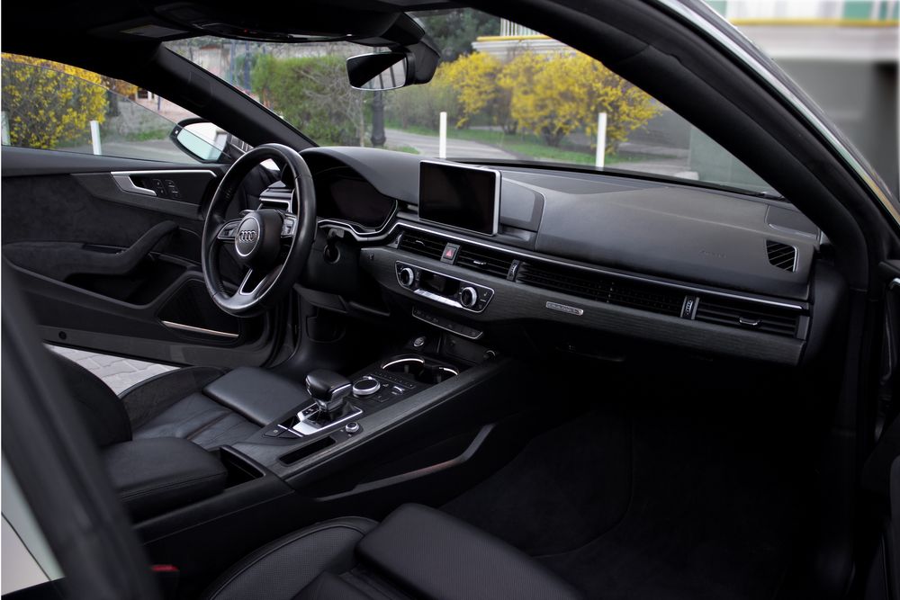 Audi A5 Coupe S-line Quattro • 2018 • 2.0 TFSI 252 к.c.