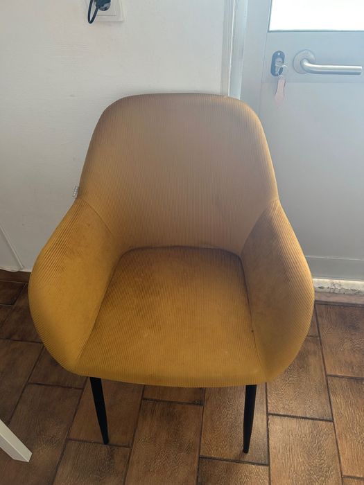 Cadeira amarela Kasa