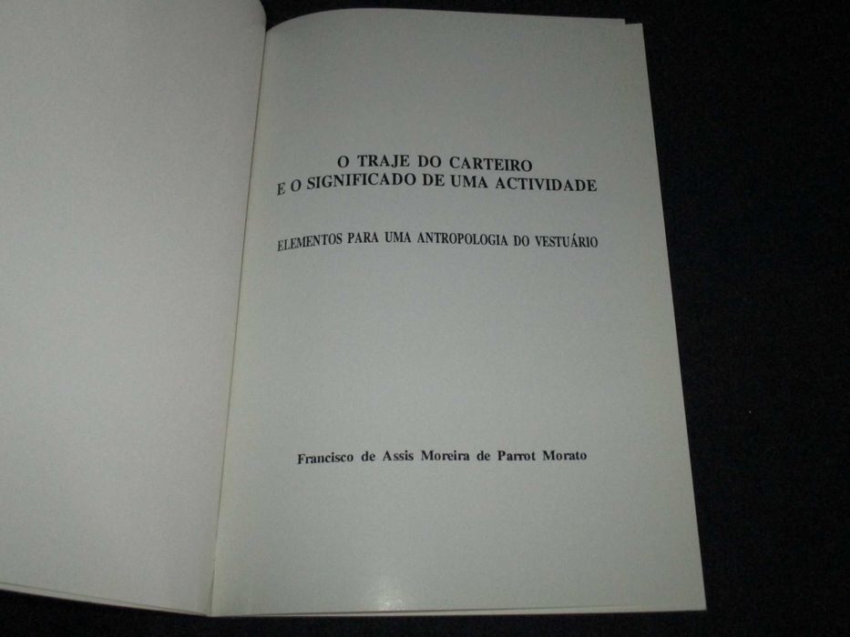 Livro O Traje do Carteiro e o significado de uma actividade