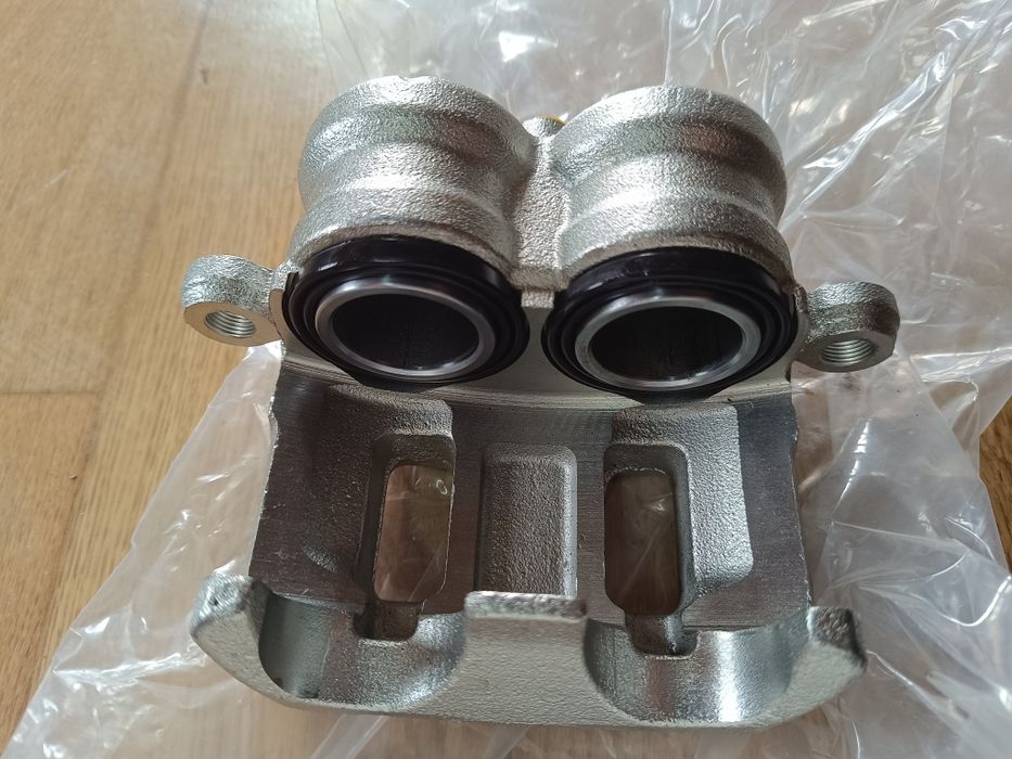 Гальмівний супорт передній правий NK 213058  Mitsubishi Pajero III -IV