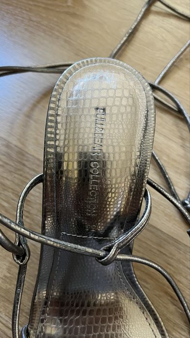 Sandálias de salto alto