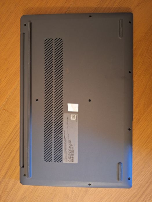 PC Laptop Lenovo IdeaPad Slim 3